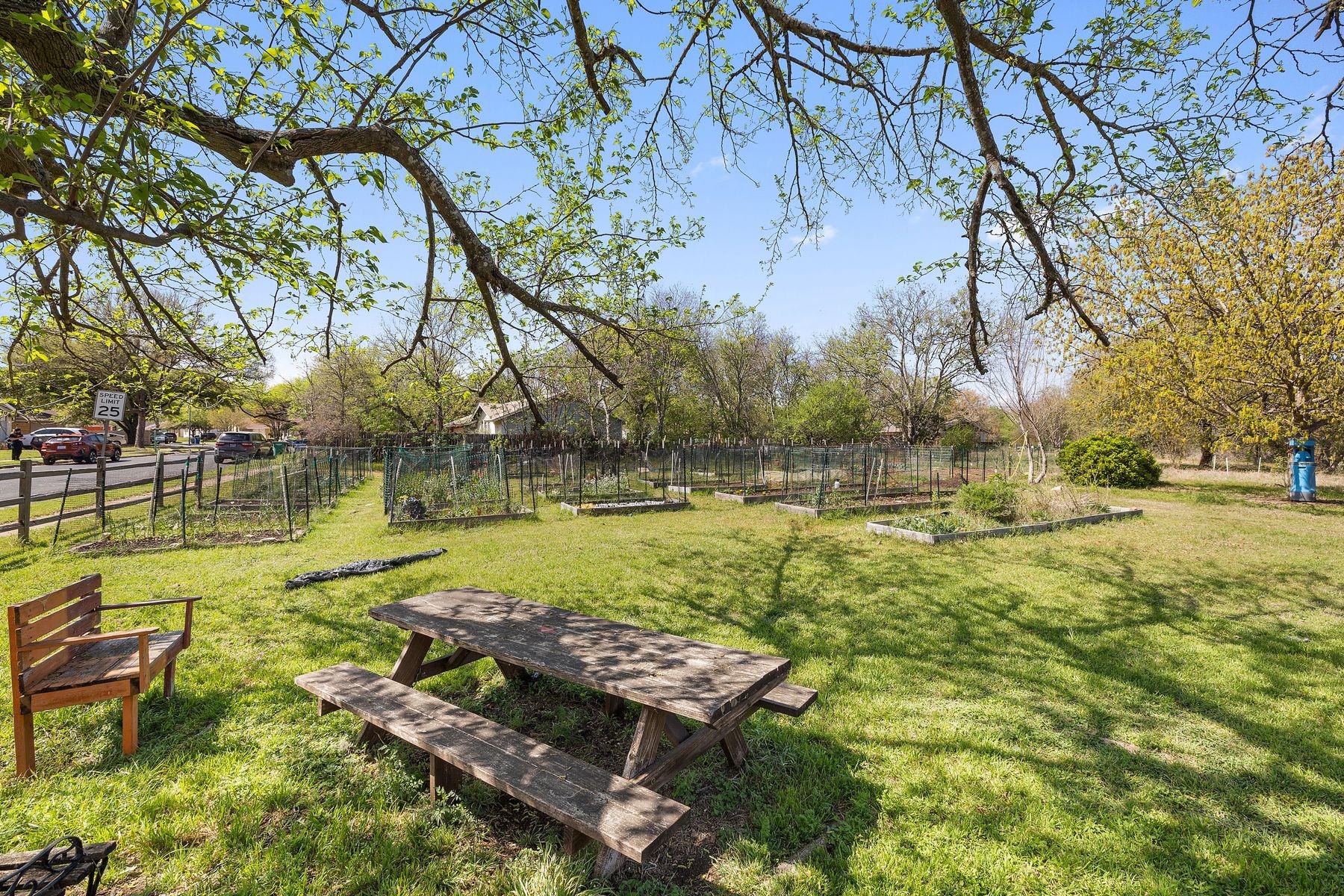 5304 Harvest LN
