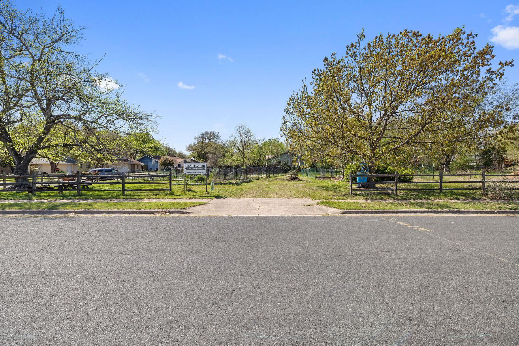 5304 Harvest LN
