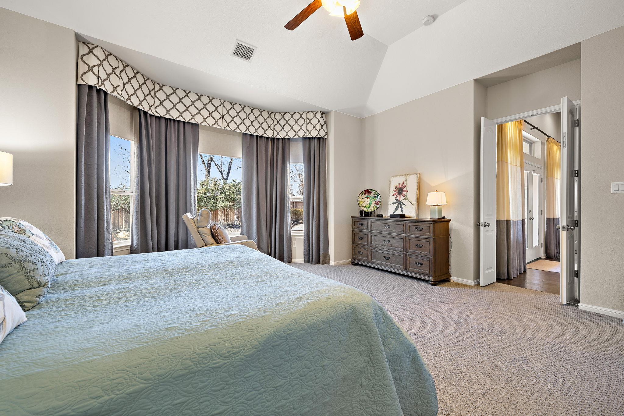 5016 Yucca Flower LN