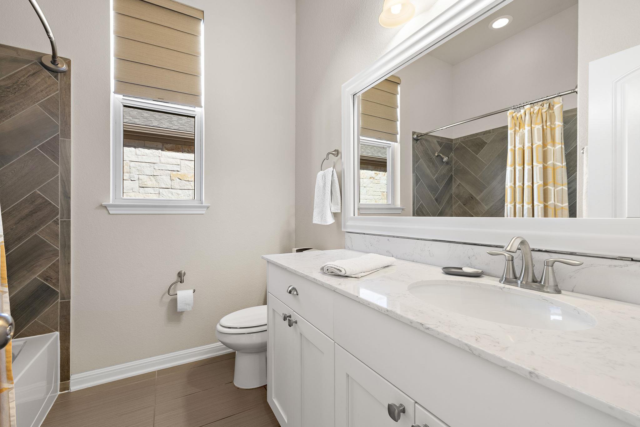 5016 Yucca Flower LN