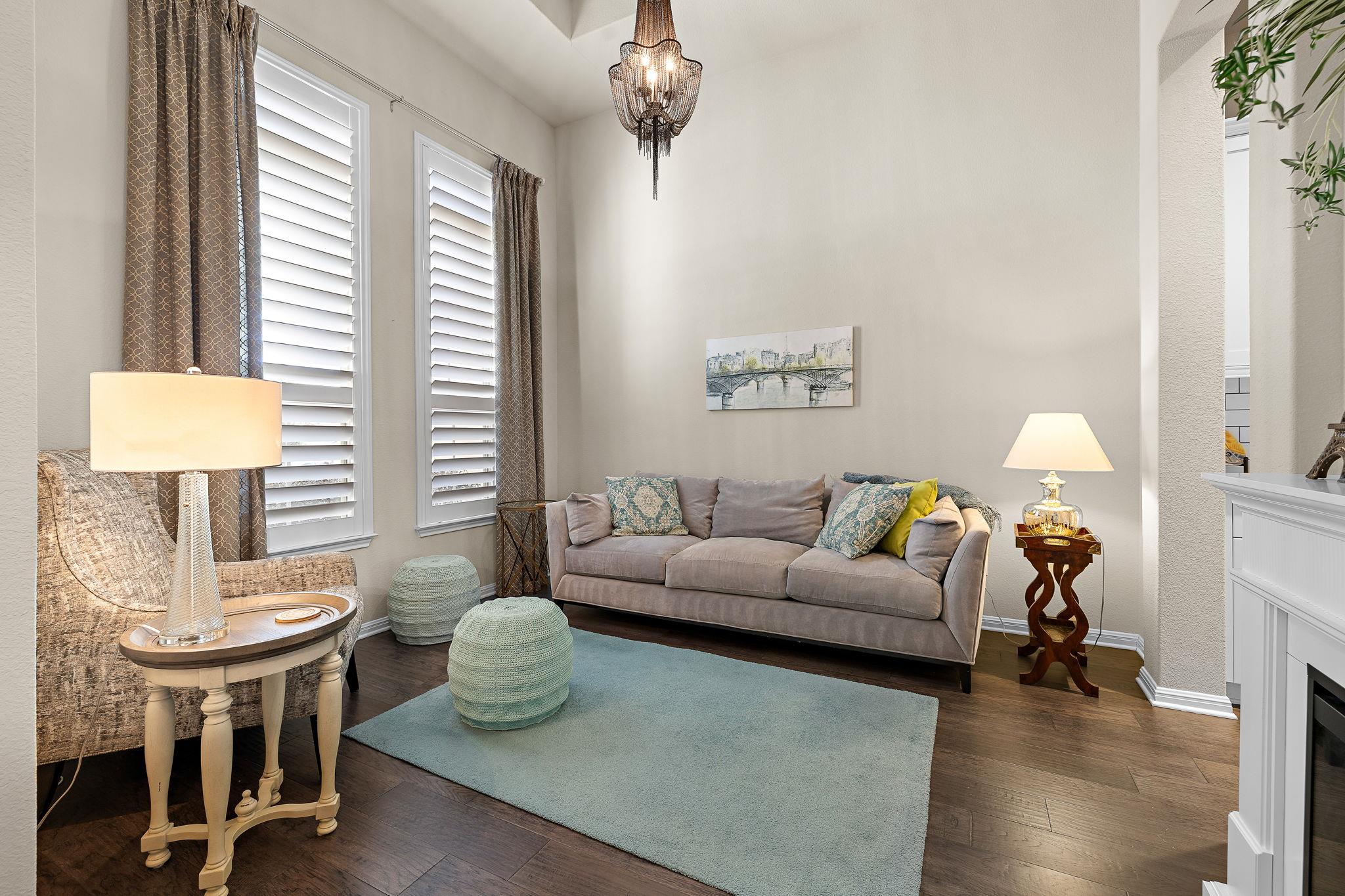 5016 Yucca Flower LN