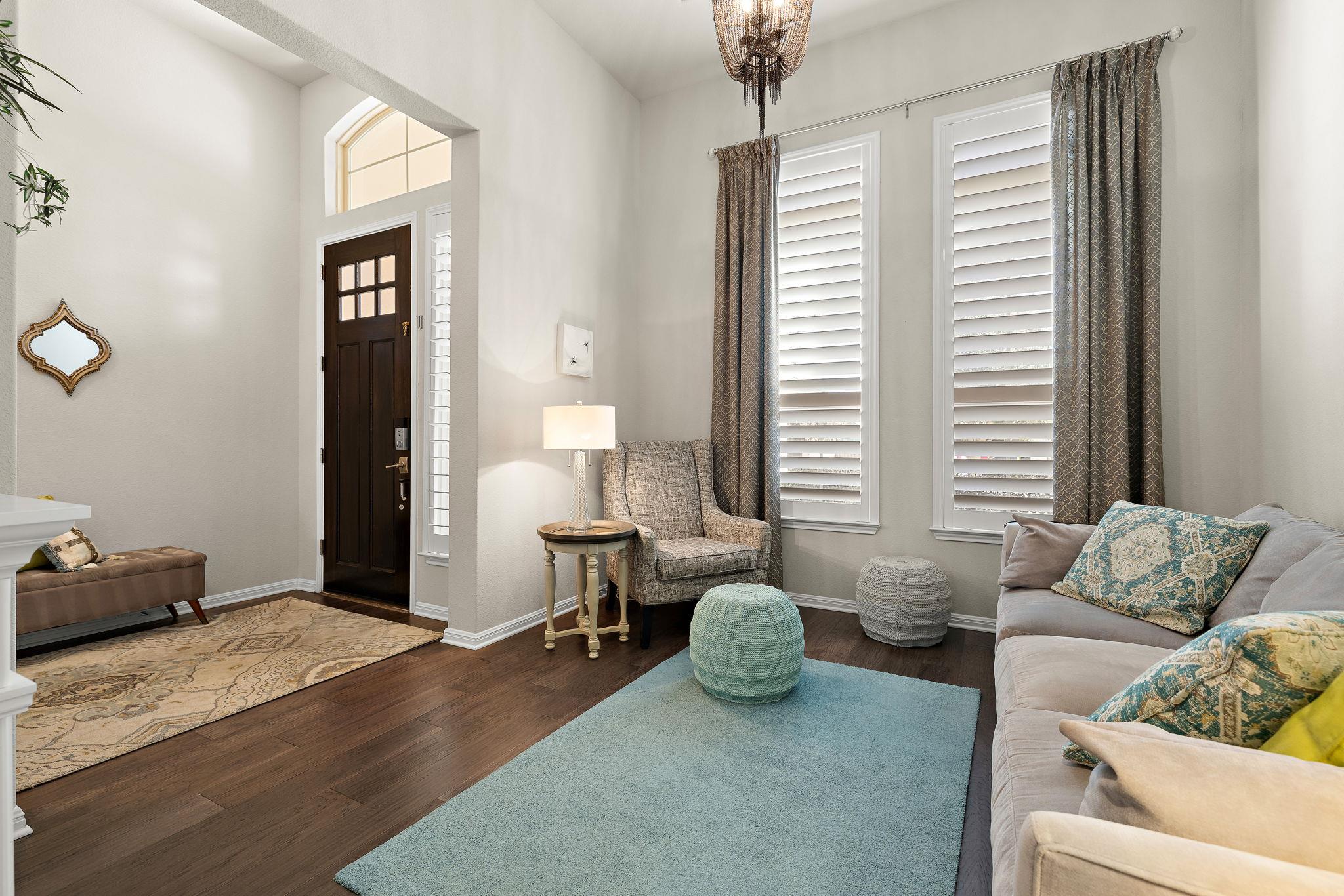 5016 Yucca Flower LN