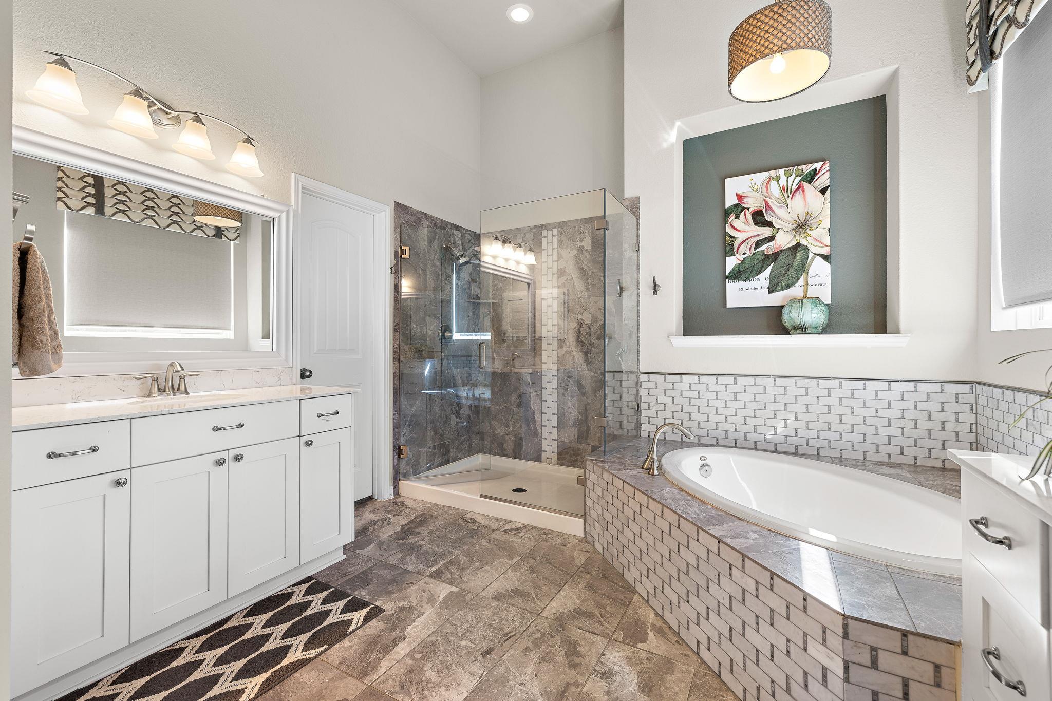 5016 Yucca Flower LN