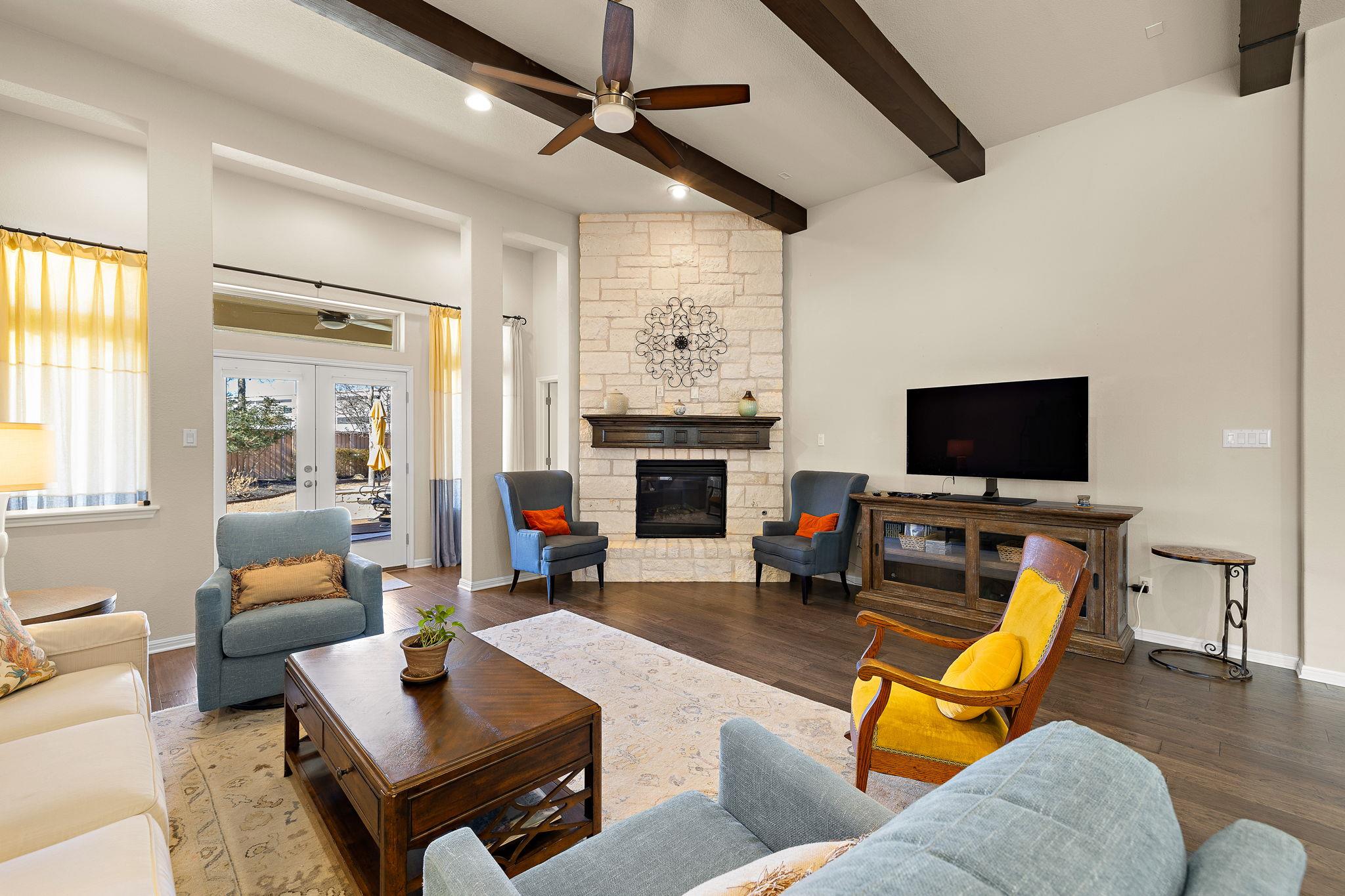 5016 Yucca Flower LN