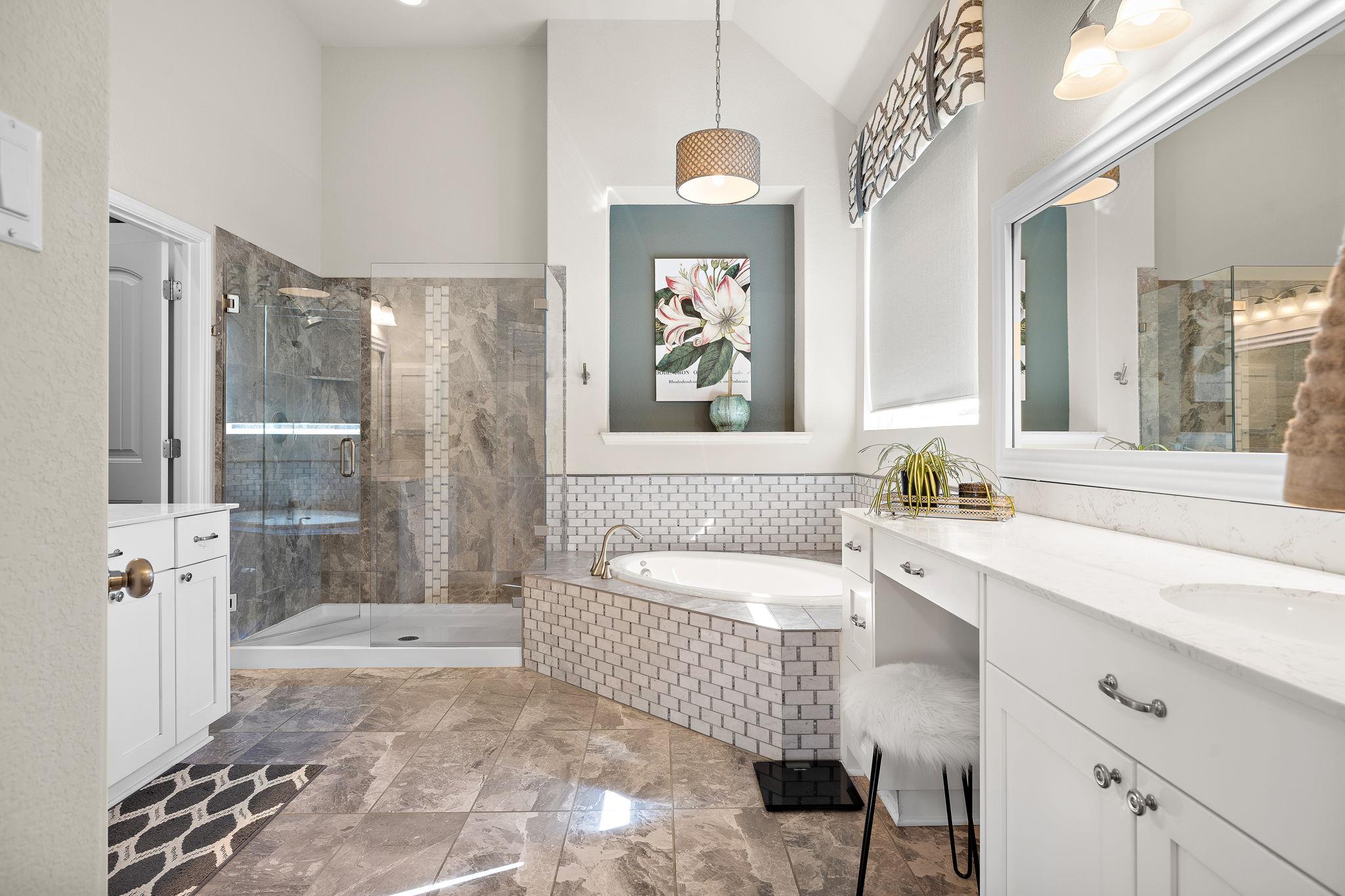 5016 Yucca Flower LN