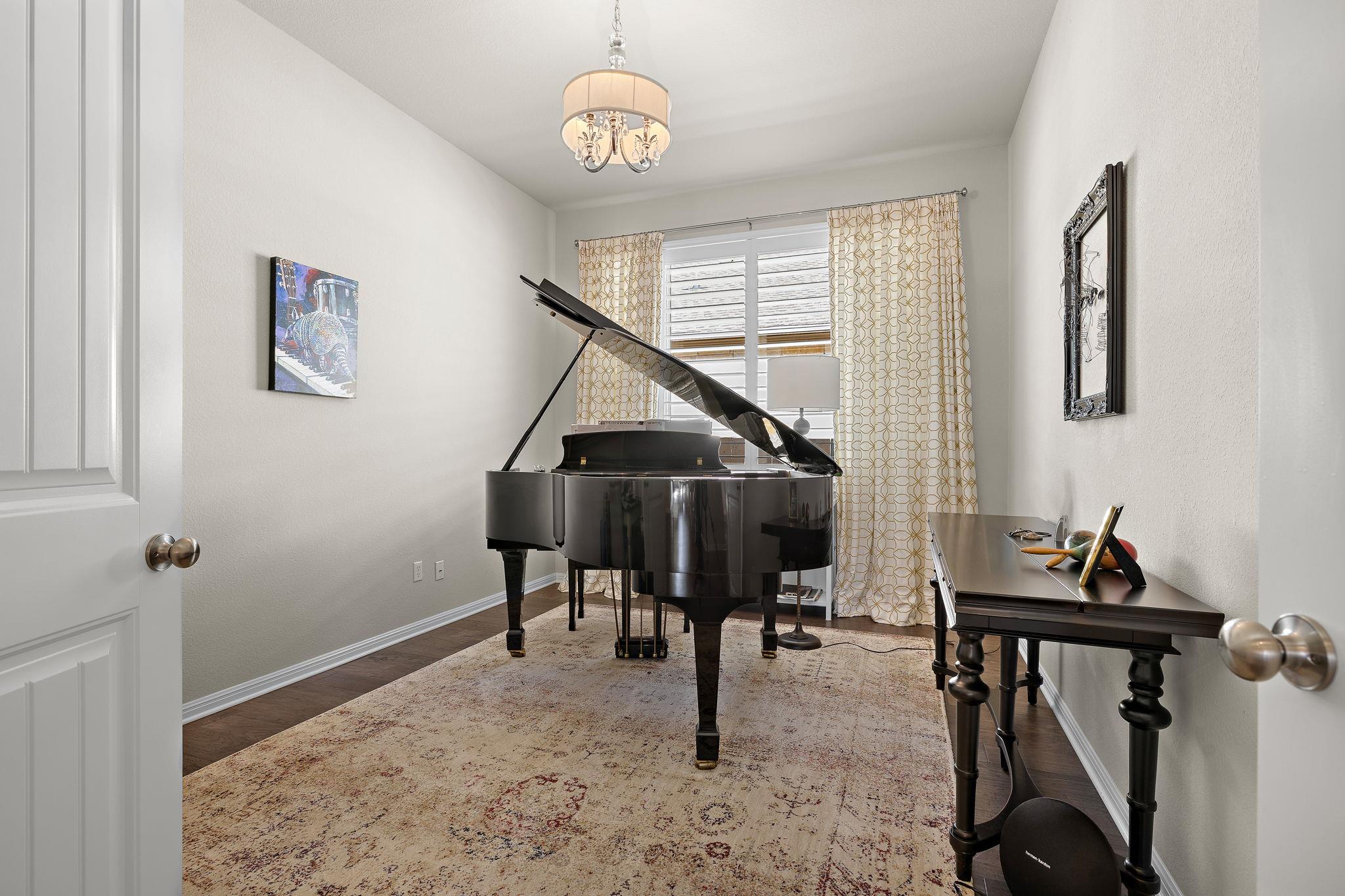 5016 Yucca Flower LN