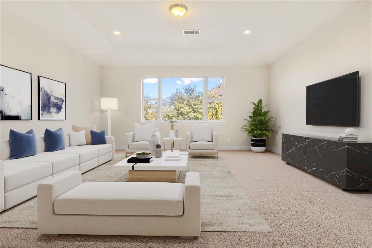 207 Coopers Crown LN