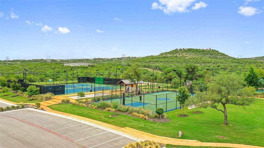 207 Coopers Crown LN