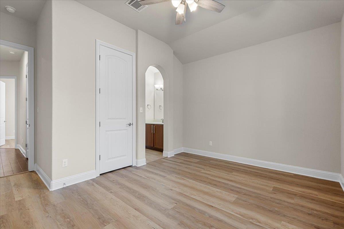 207 Coopers Crown LN