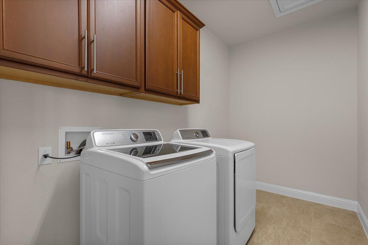 207 Coopers Crown LN