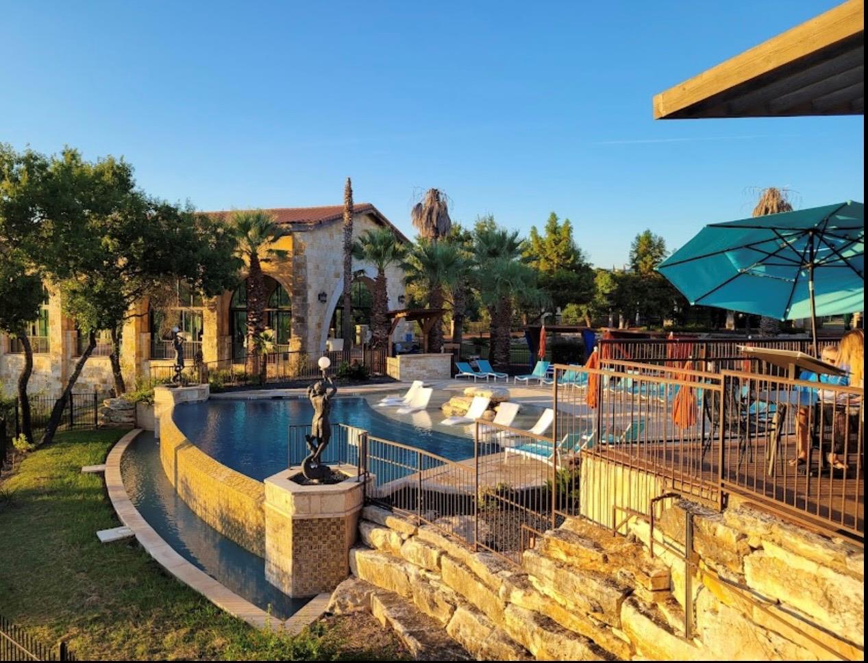 207 Coopers Crown LN