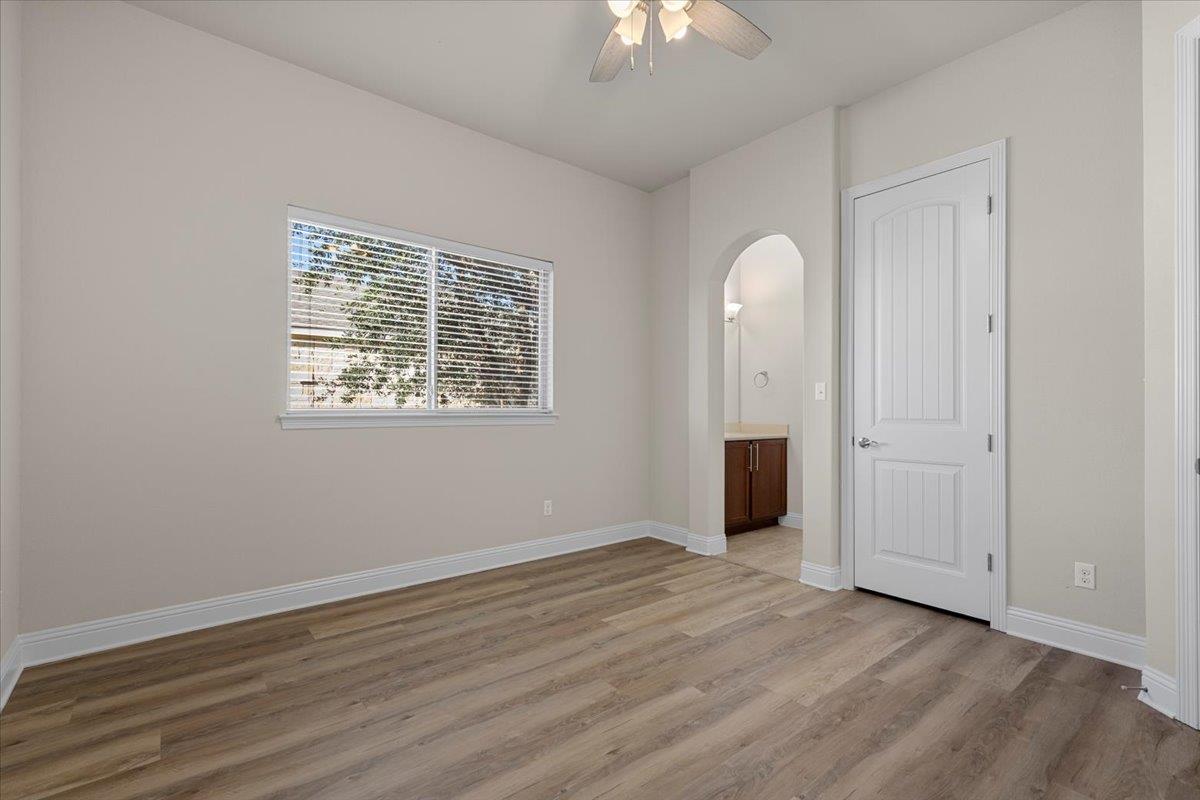 207 Coopers Crown LN