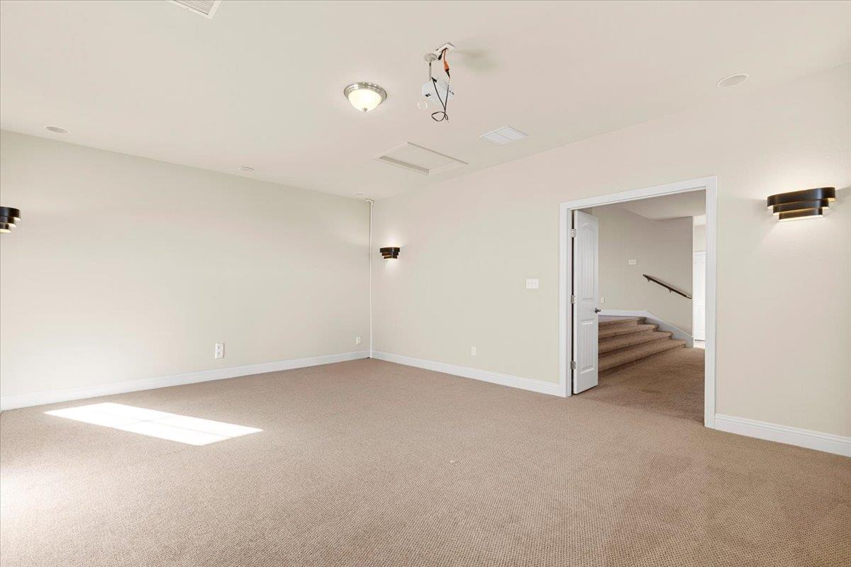 207 Coopers Crown LN