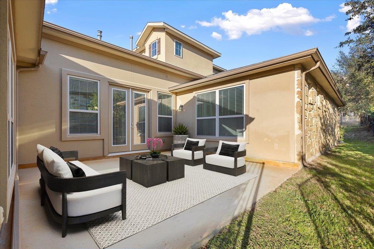 207 Coopers Crown LN