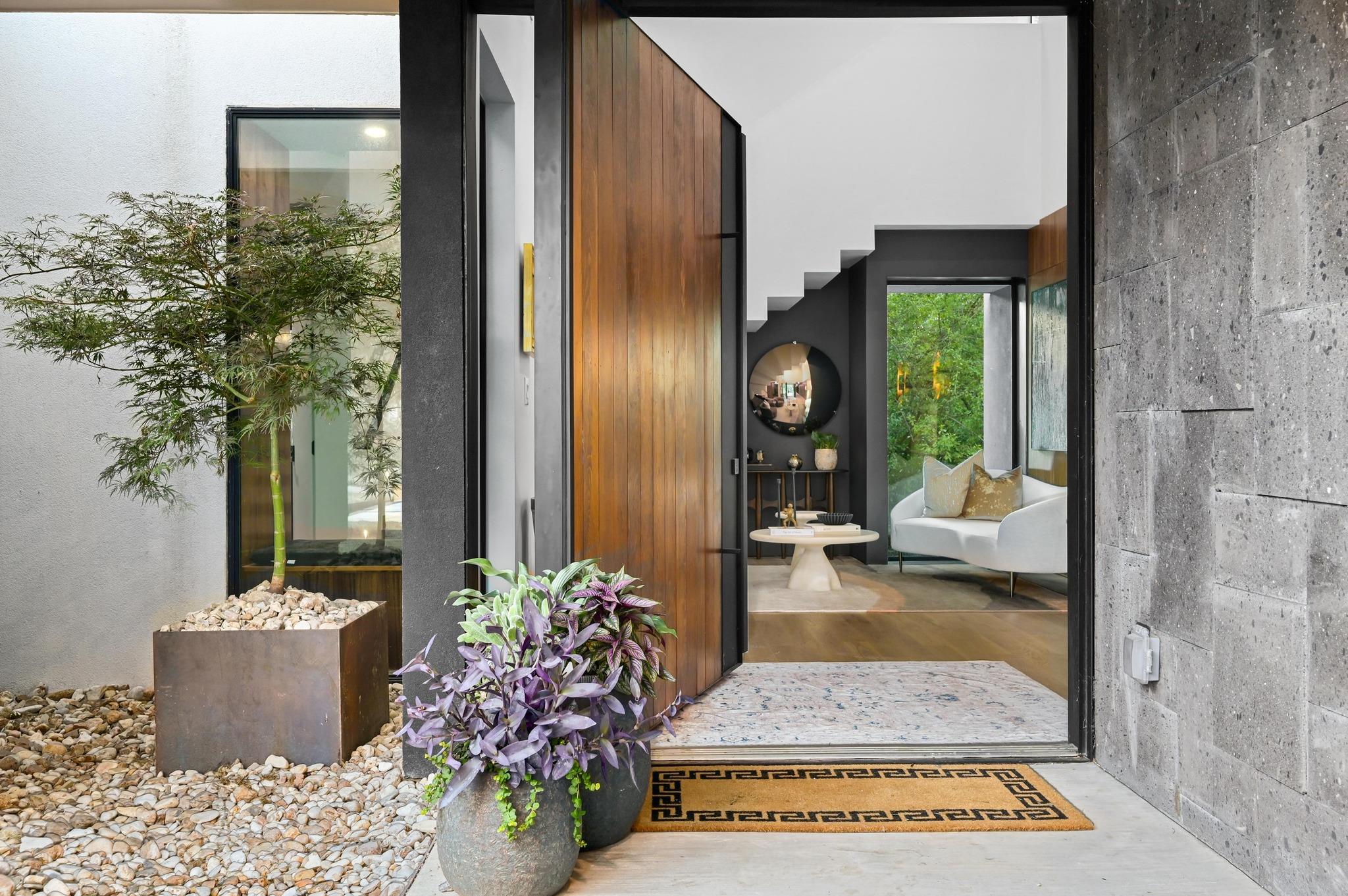 1001 Madrone RD, West Lake Hills