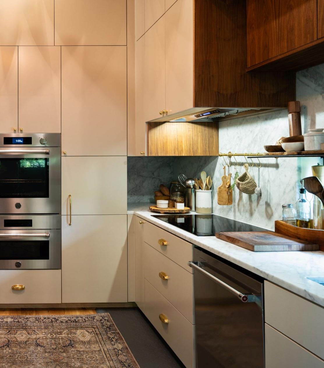 1001 Madrone RD, West Lake Hills