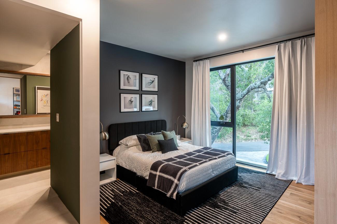 1001 Madrone RD, West Lake Hills