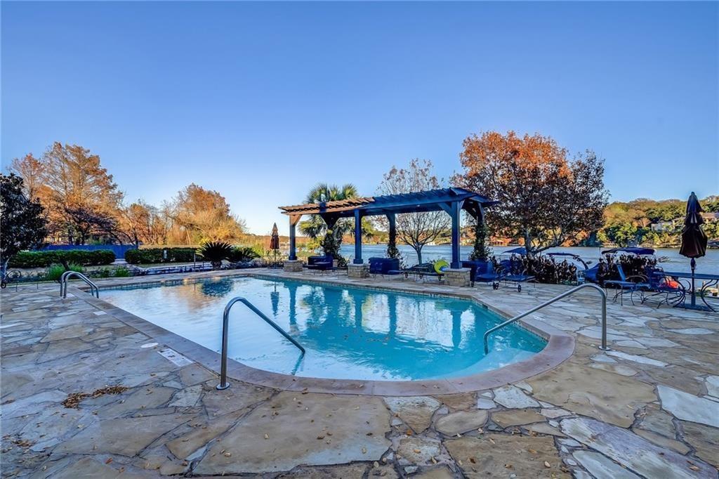 2453 Westlake DR