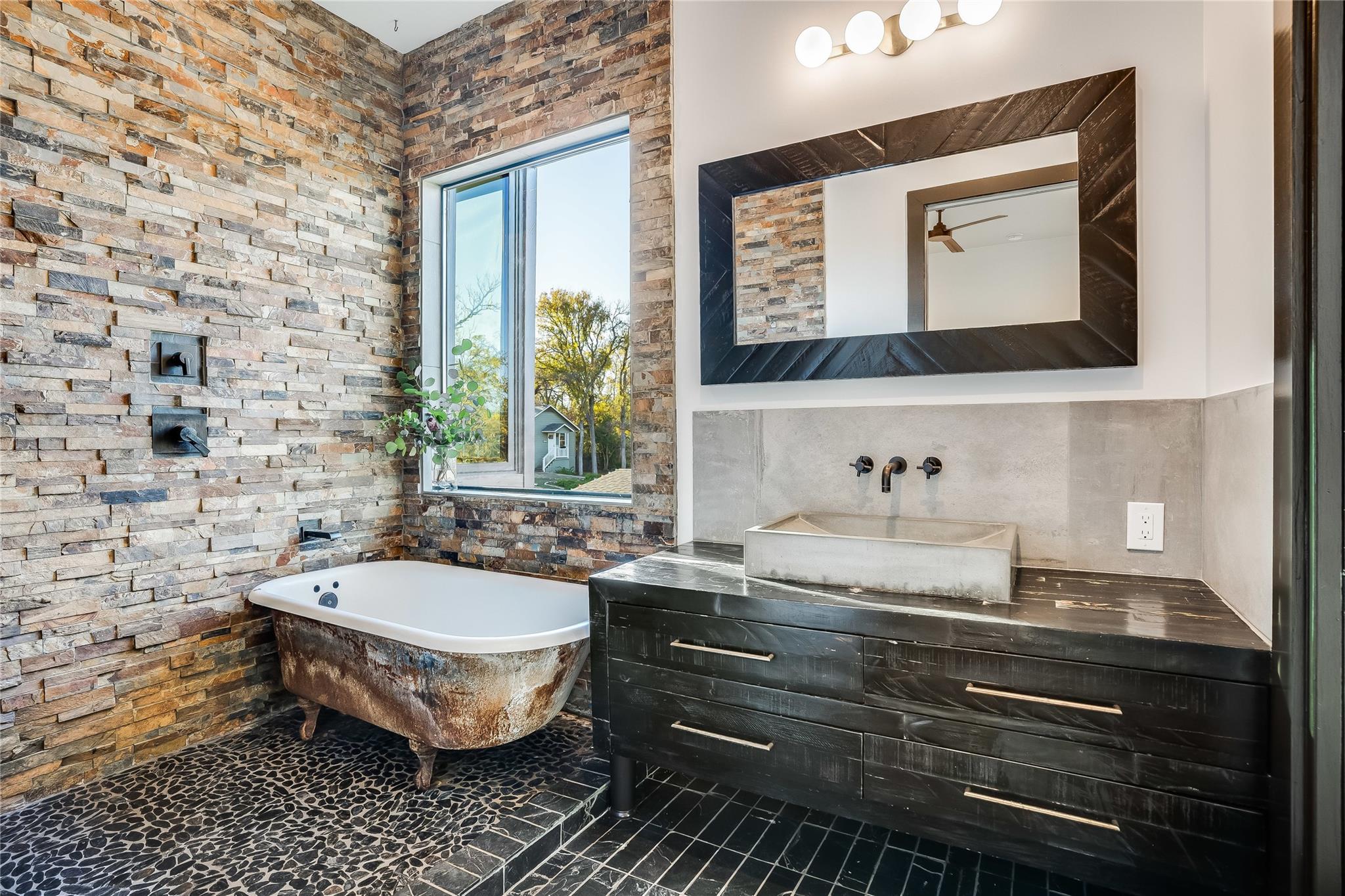 2112 Montclaire ST # B