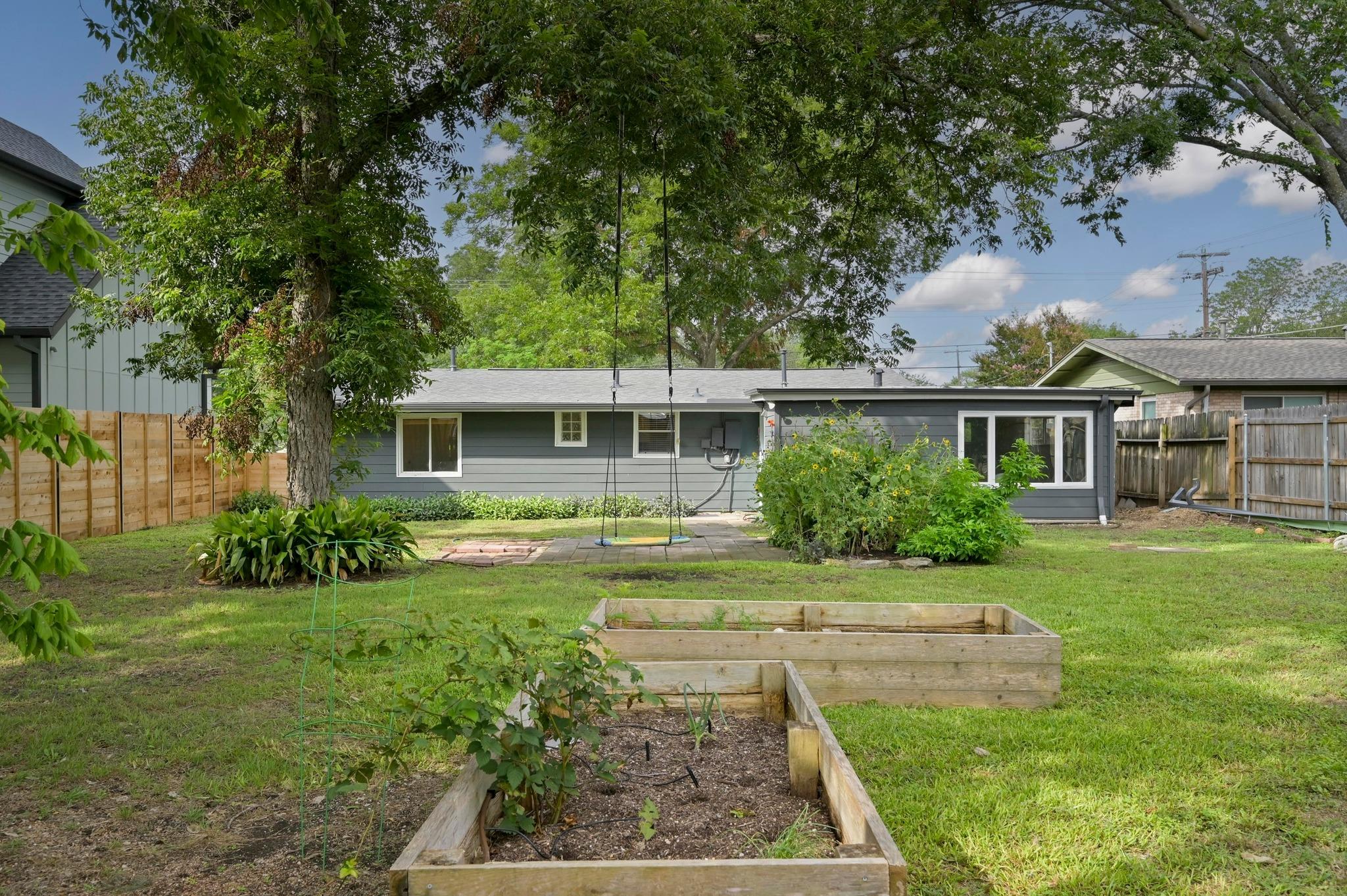 1716 W Saint Johns Ave