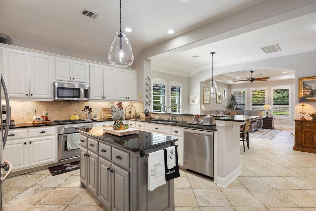 11712 Red Oak Valley LN