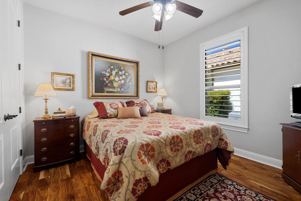 11712 Red Oak Valley LN