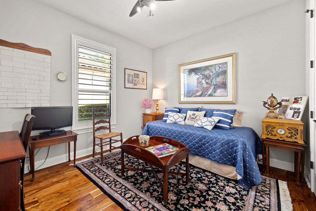 11712 Red Oak Valley LN