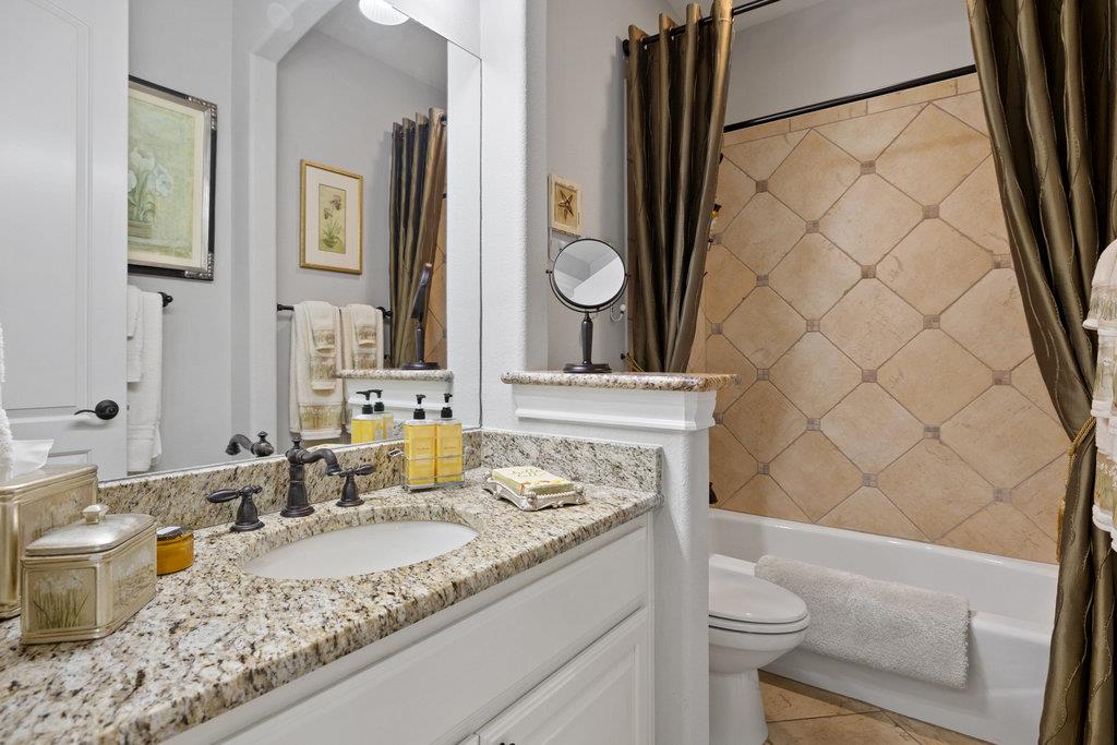 11712 Red Oak Valley LN