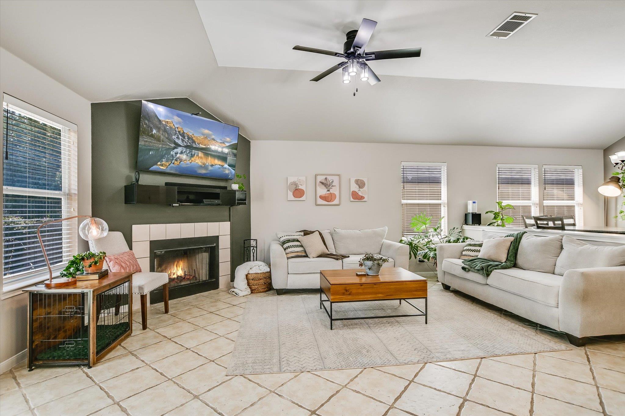 1302 Redbud LN