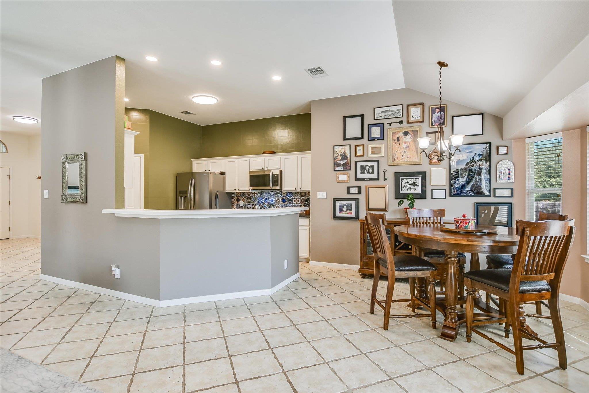 1302 Redbud LN