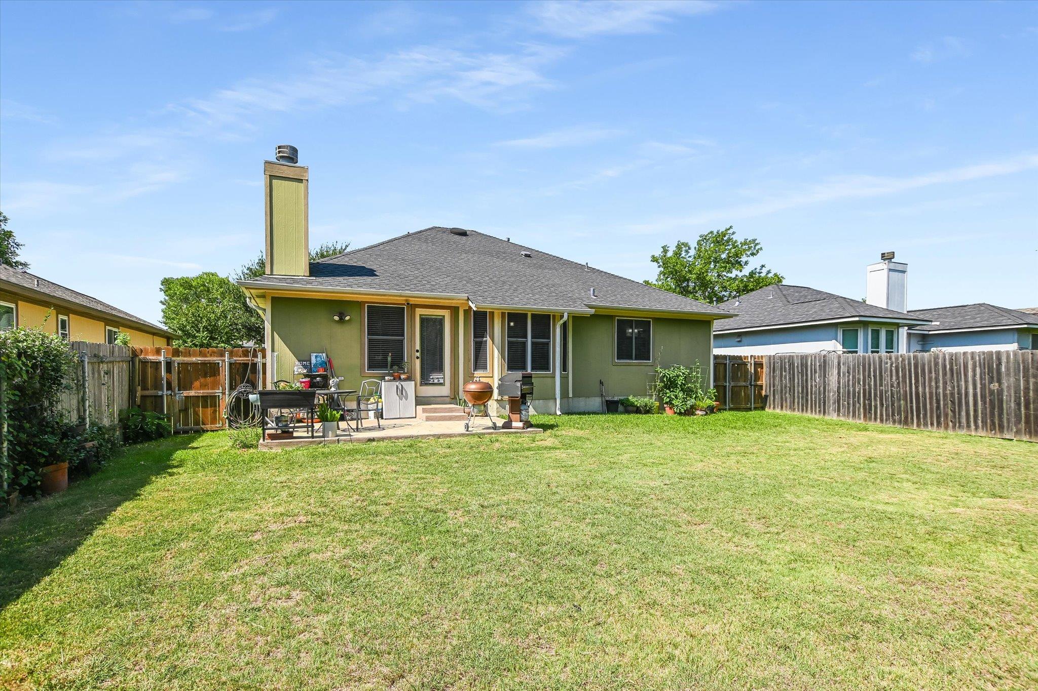 1302 Redbud LN
