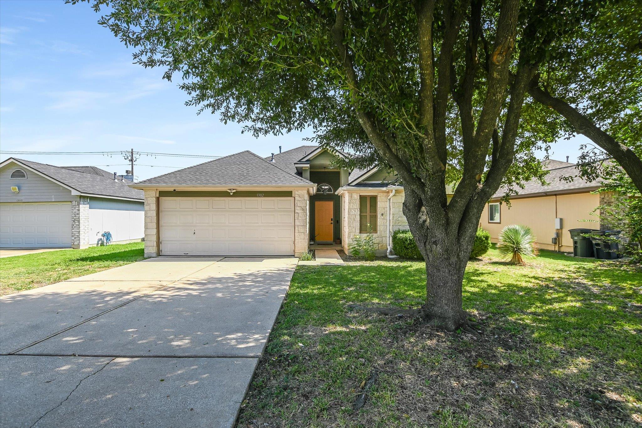 1302 Redbud LN