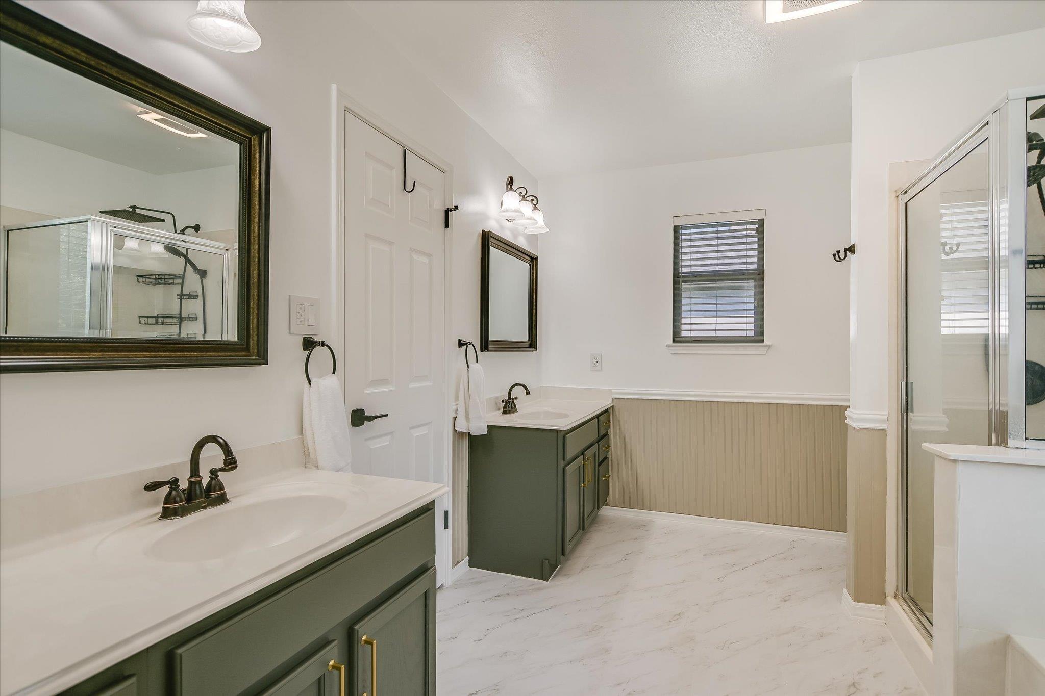 1302 Redbud LN