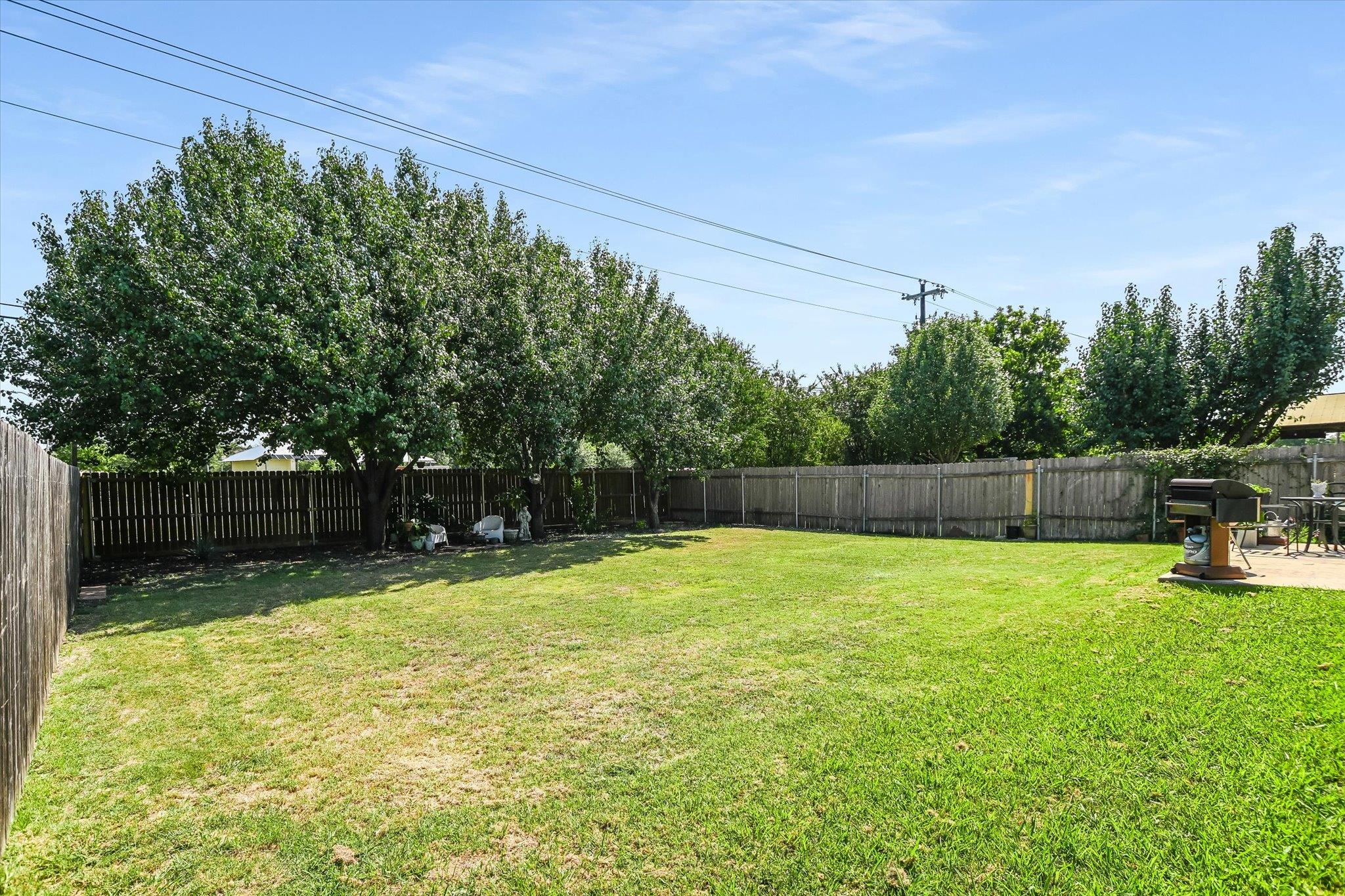 1302 Redbud LN