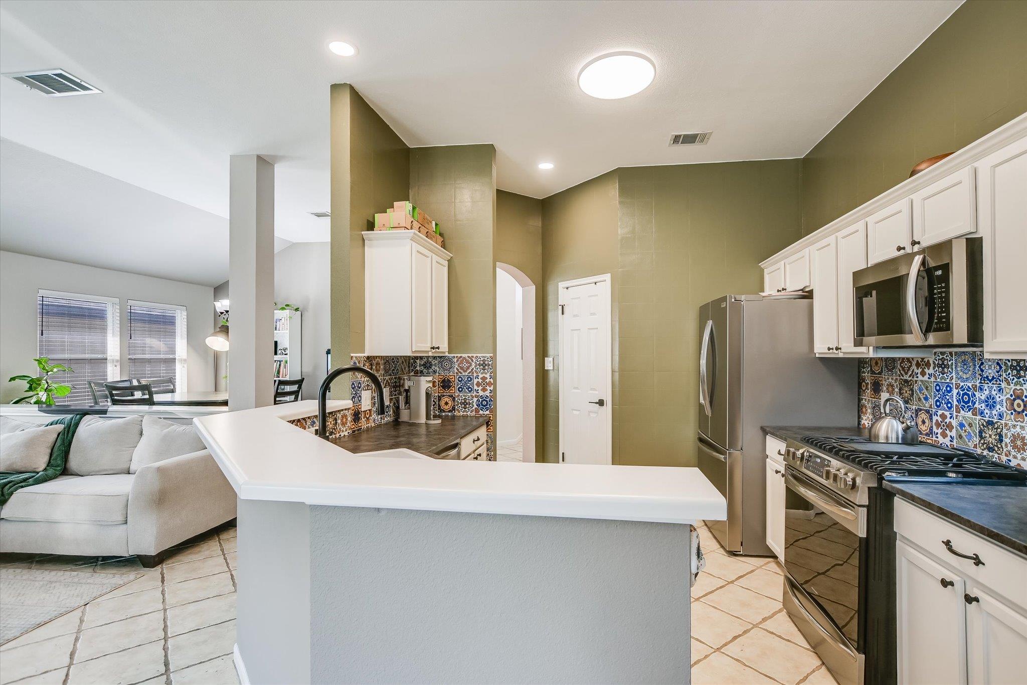 1302 Redbud LN
