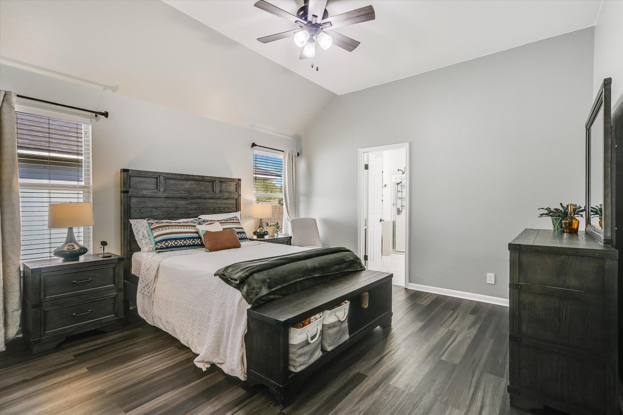 1302 Redbud LN