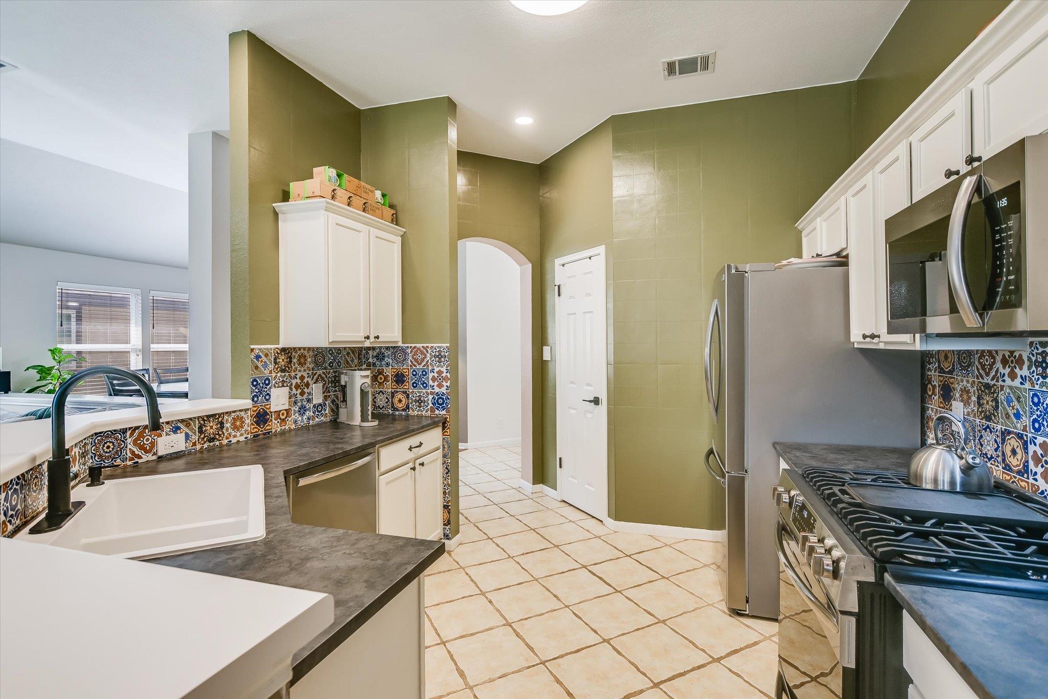 1302 Redbud LN