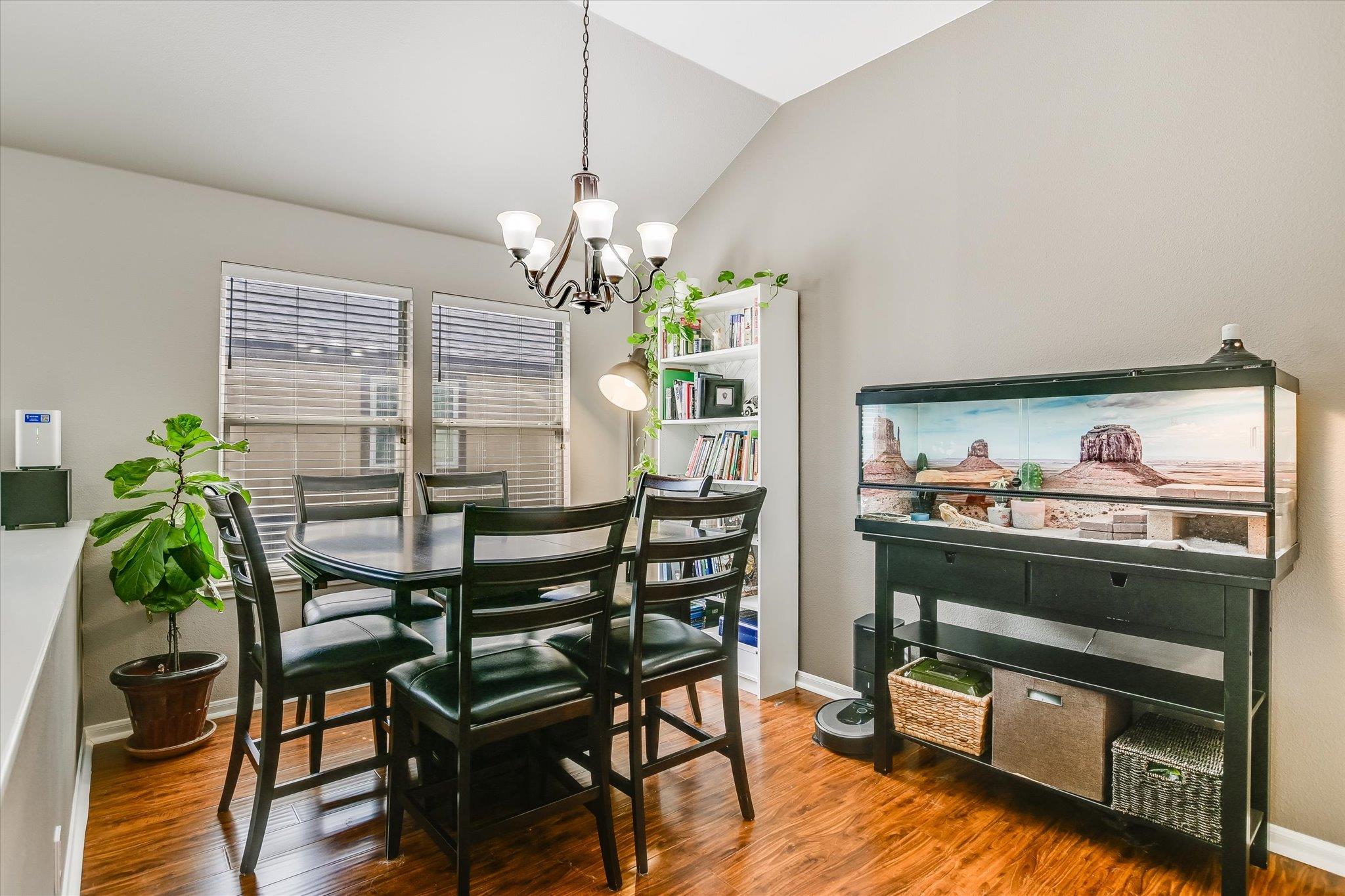 1302 Redbud LN