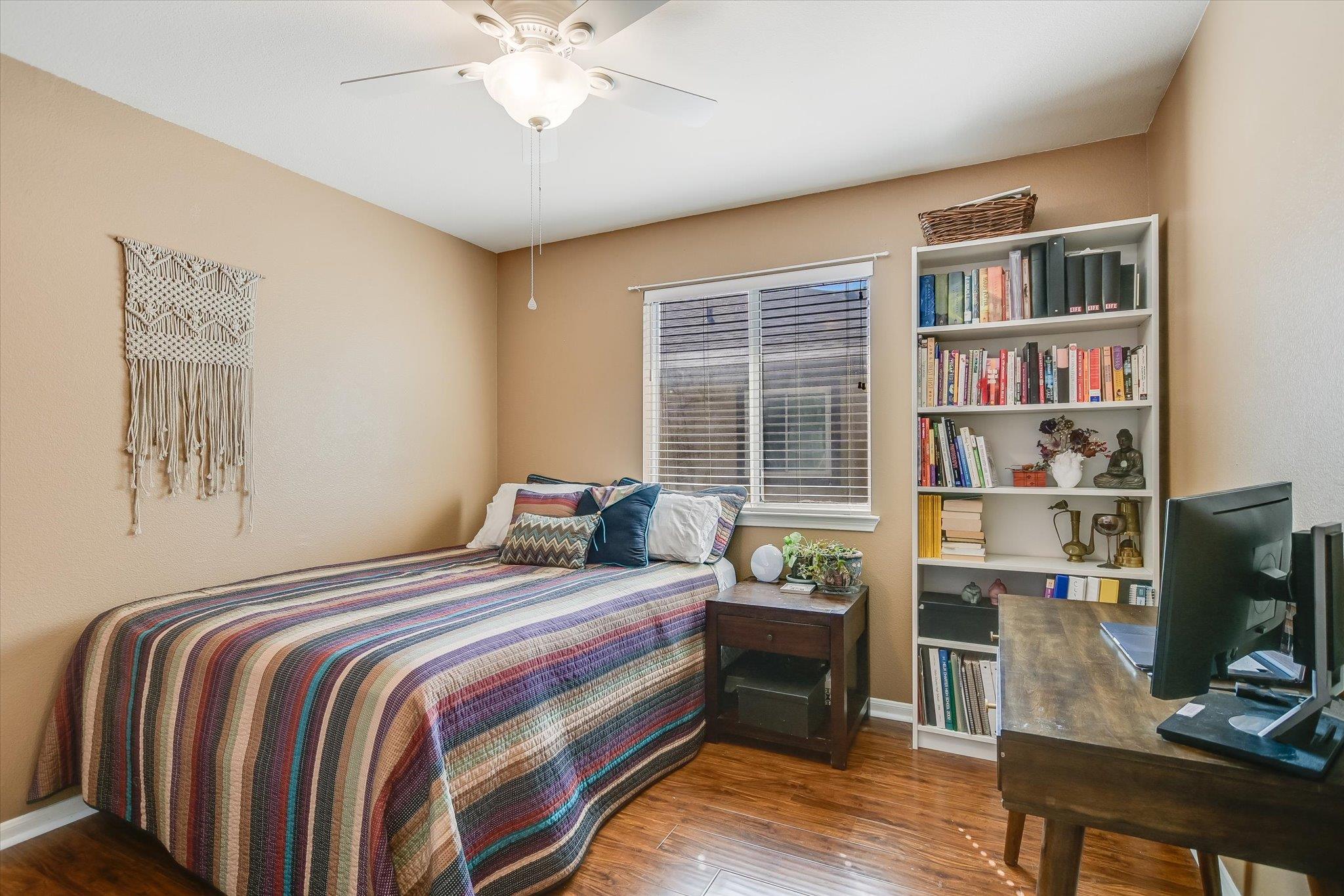 1302 Redbud LN