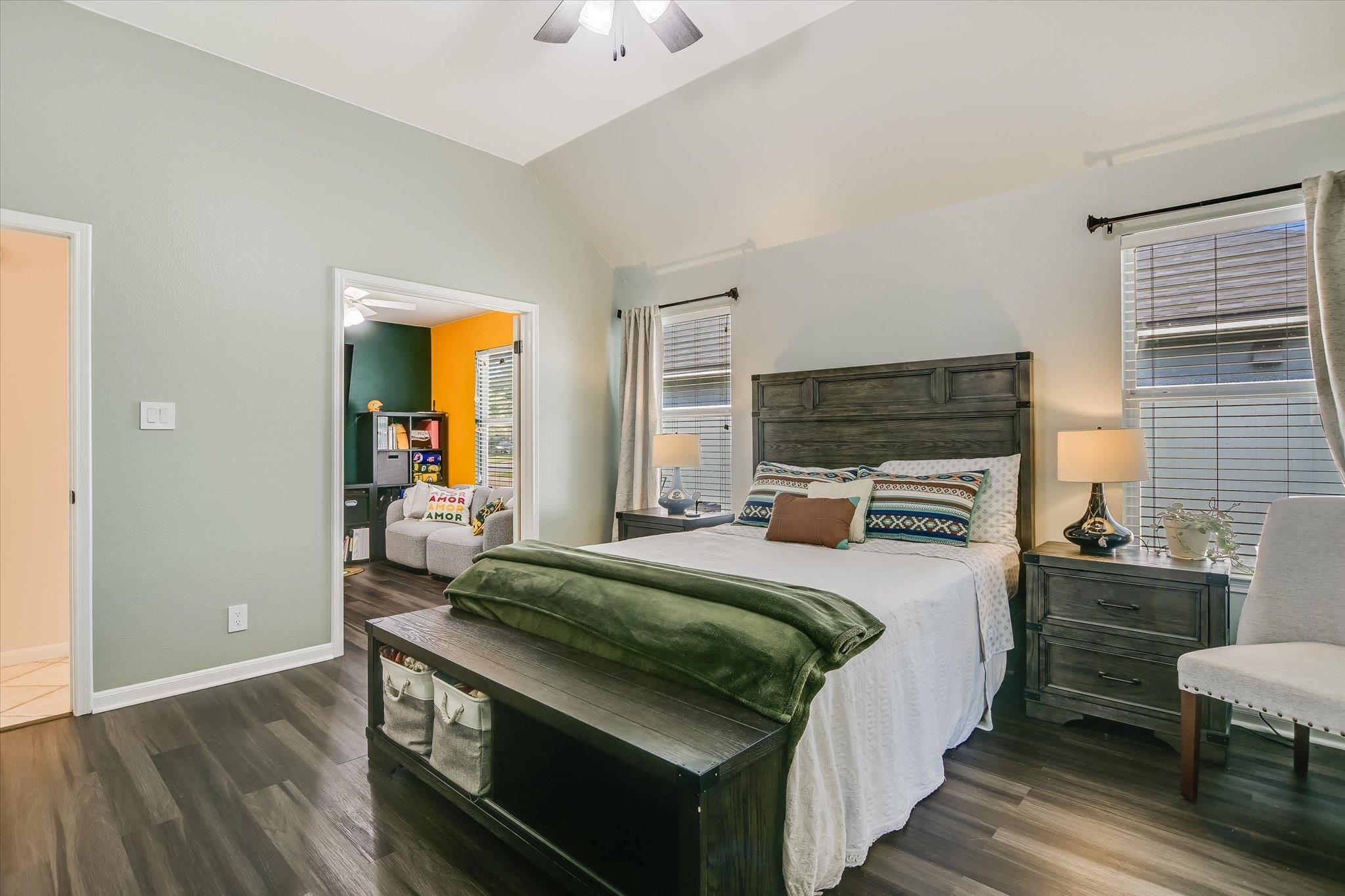 1302 Redbud LN