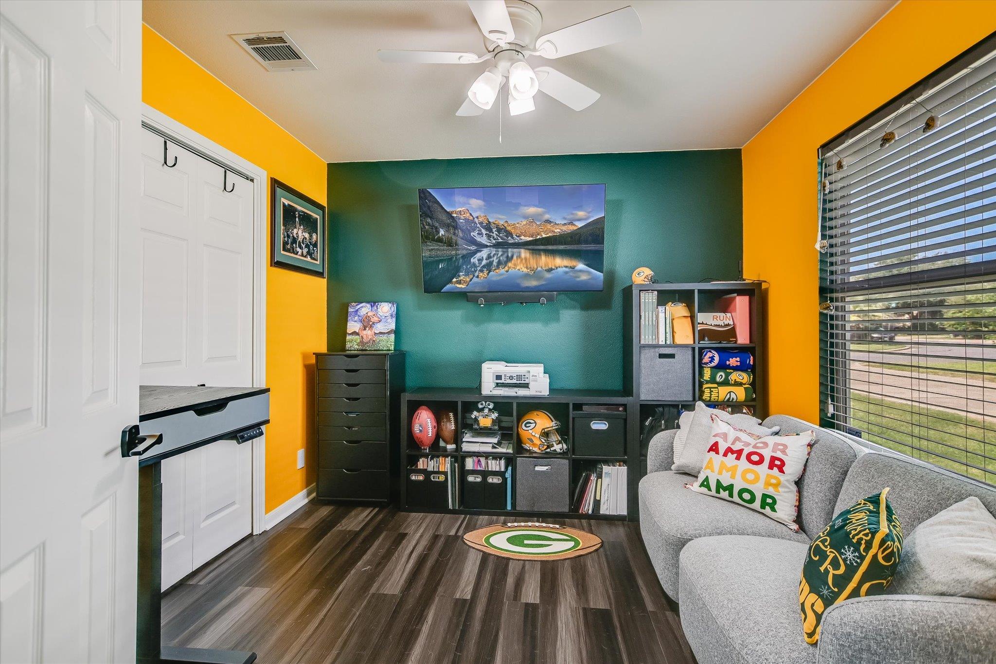 1302 Redbud LN