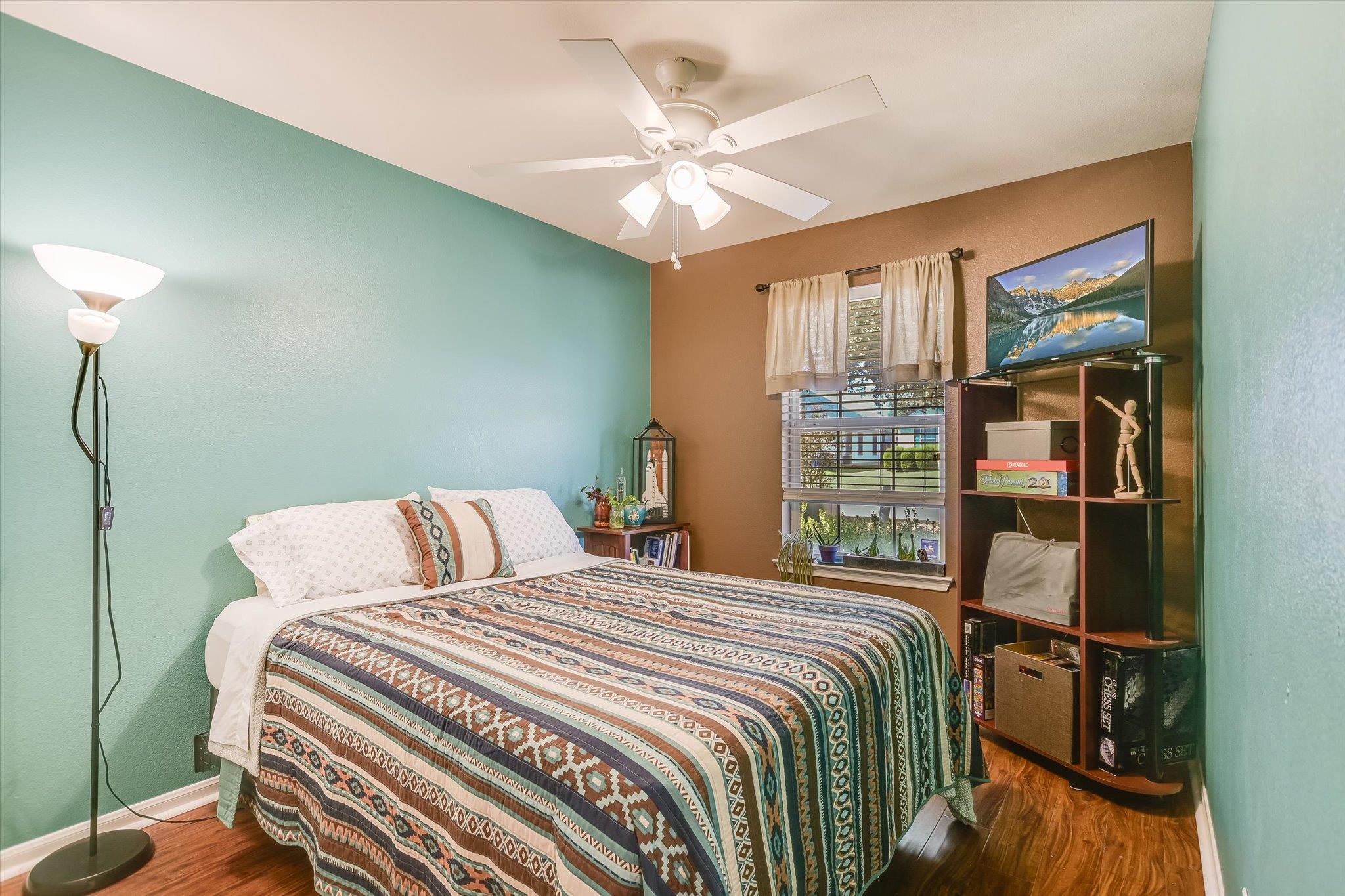 1302 Redbud LN