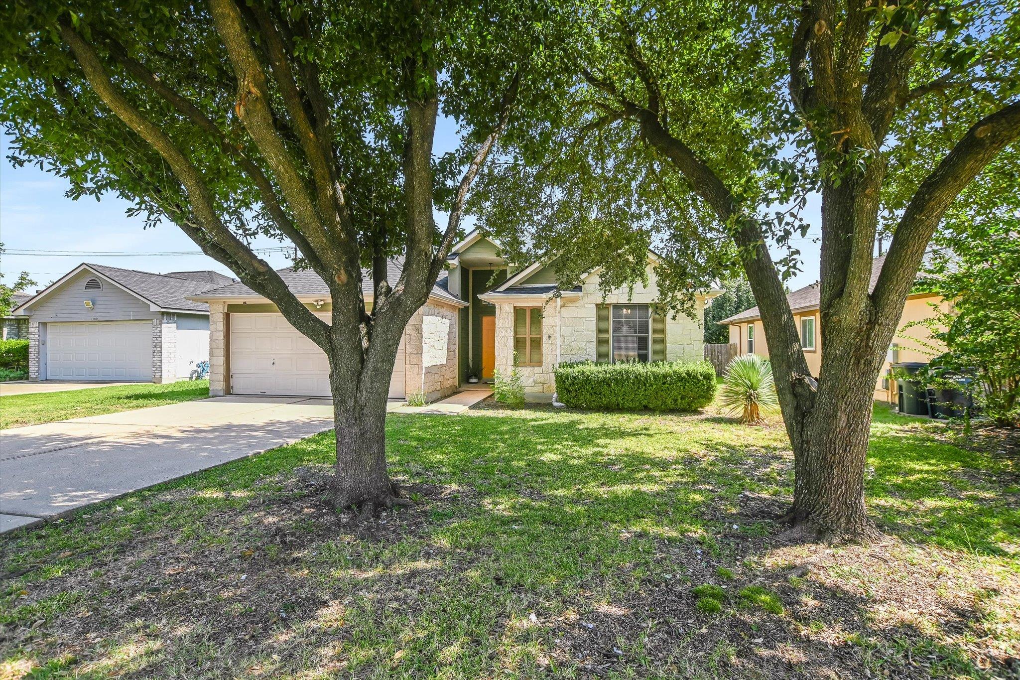 1302 Redbud LN