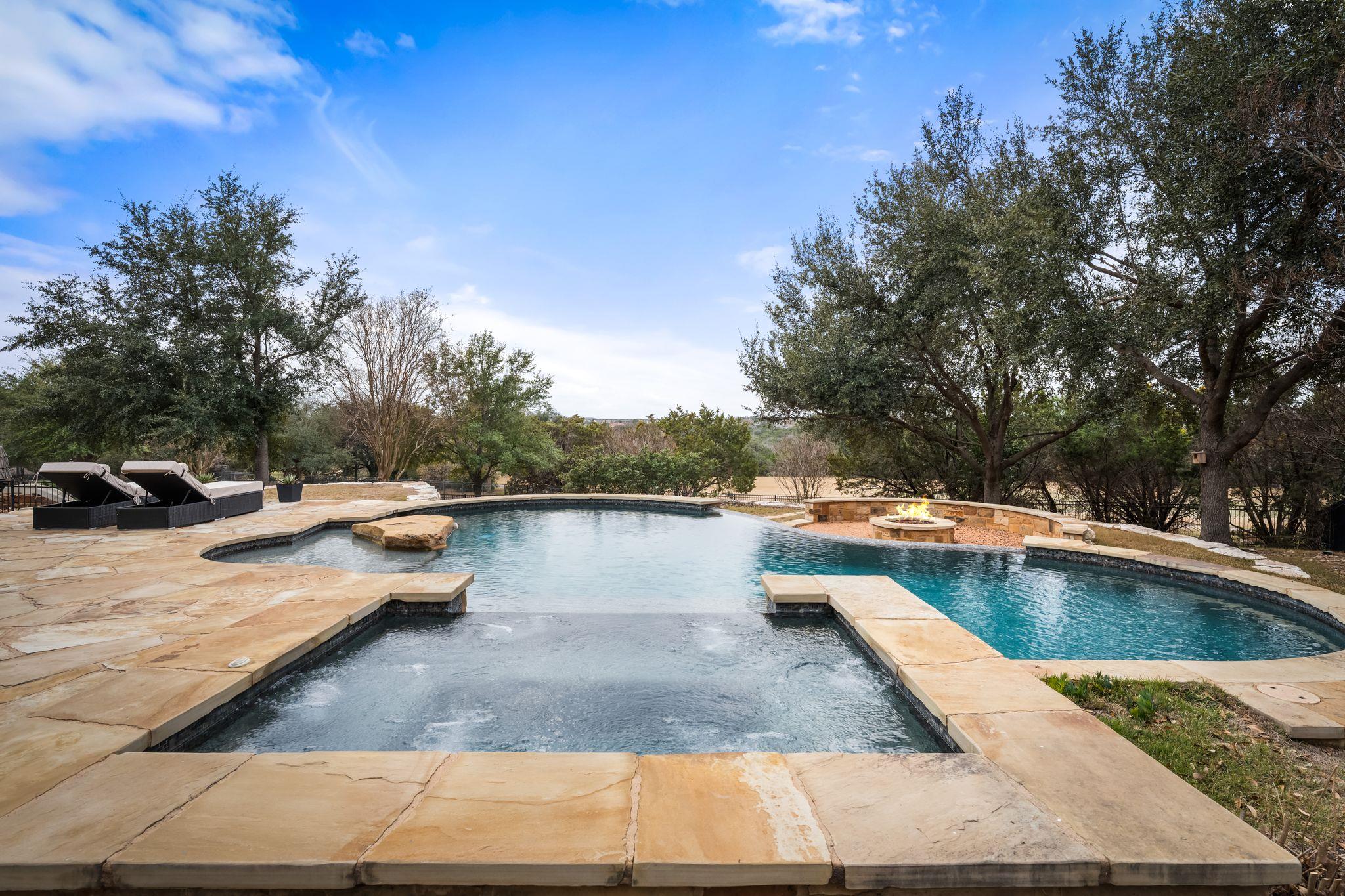 2024 University Club DR