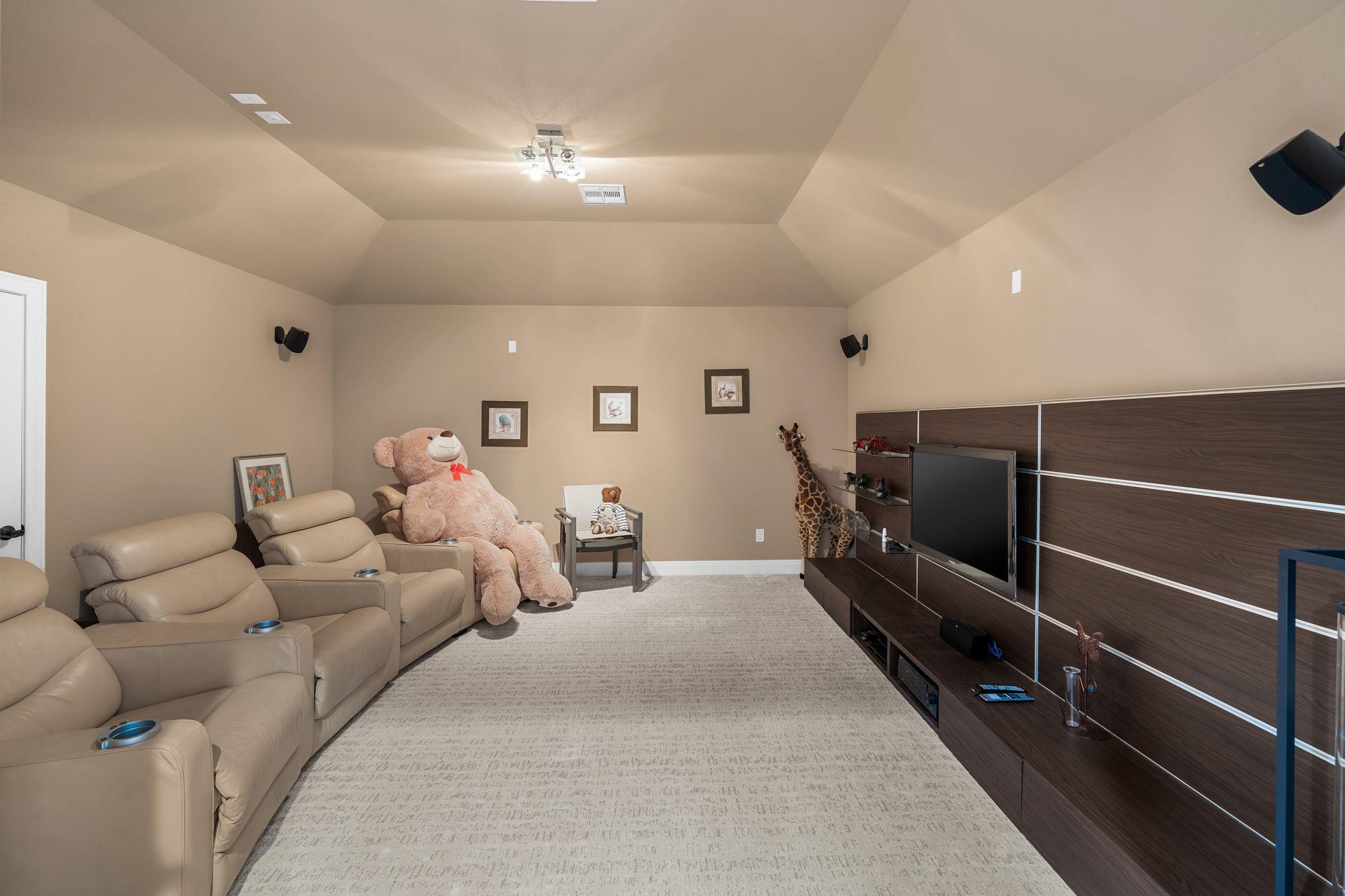 2024 University Club DR