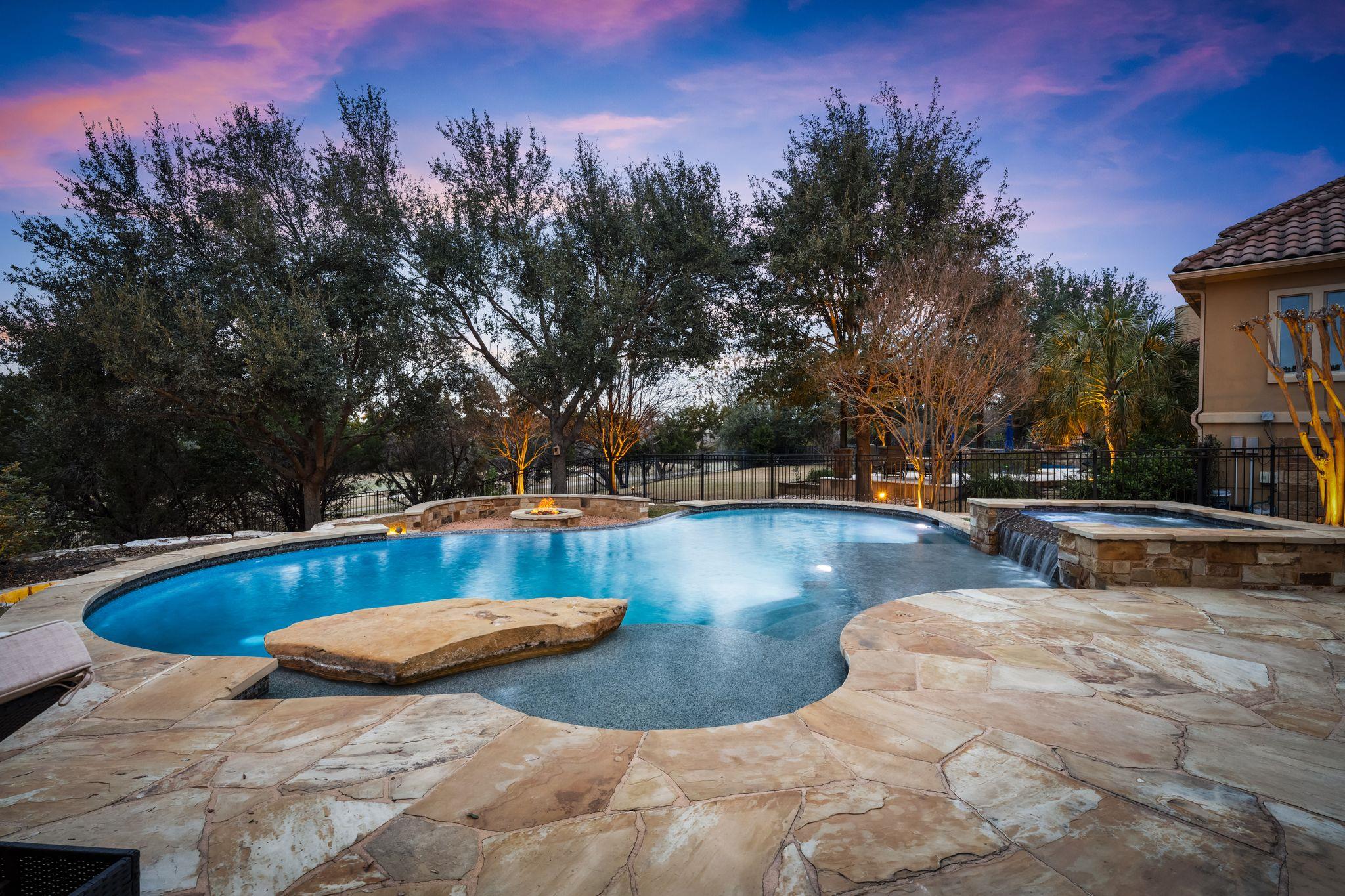 2024 University Club DR