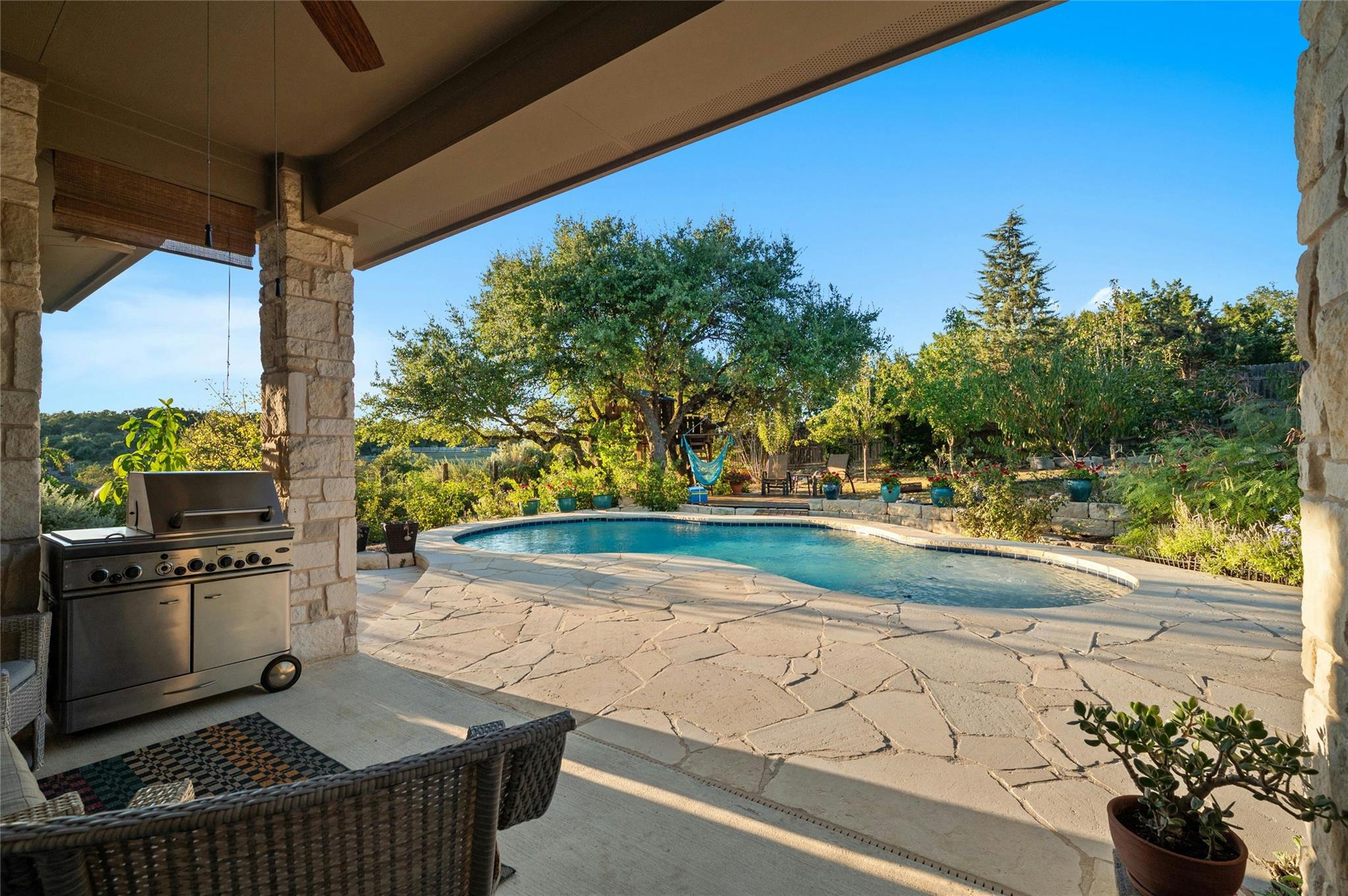 201 Greenridge LN