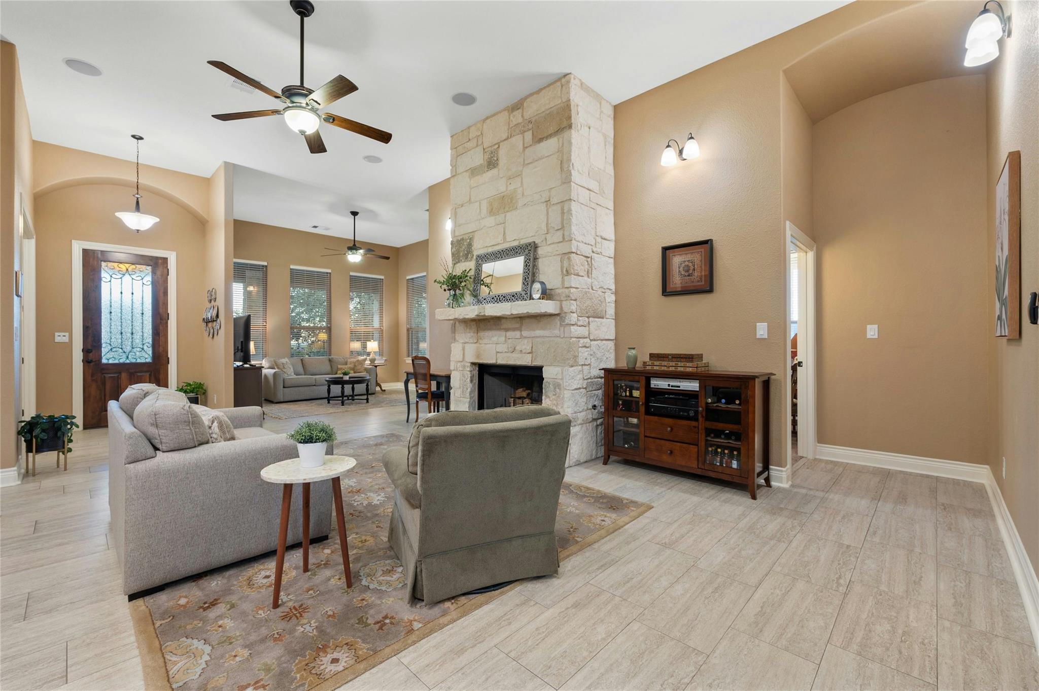 201 Greenridge LN