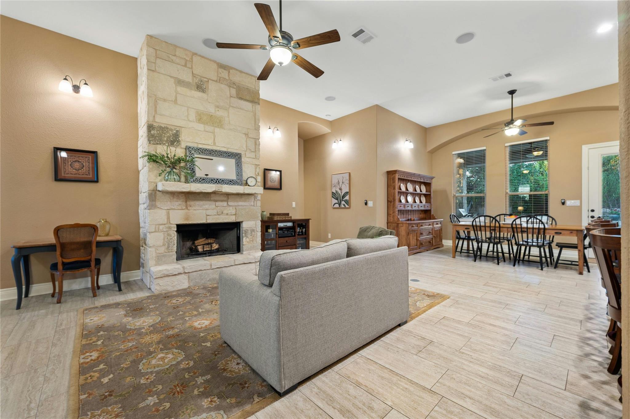 201 Greenridge LN