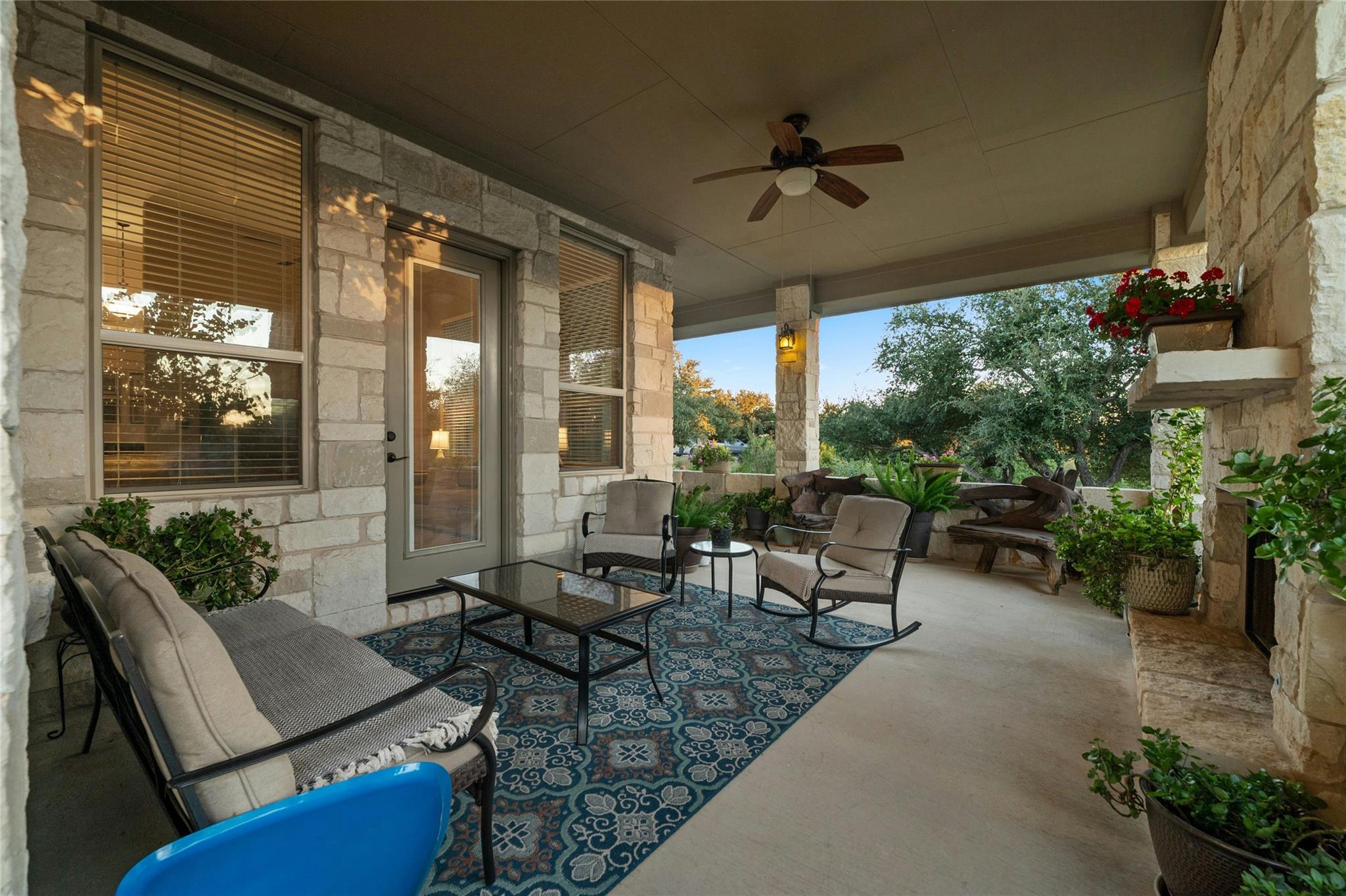 201 Greenridge LN